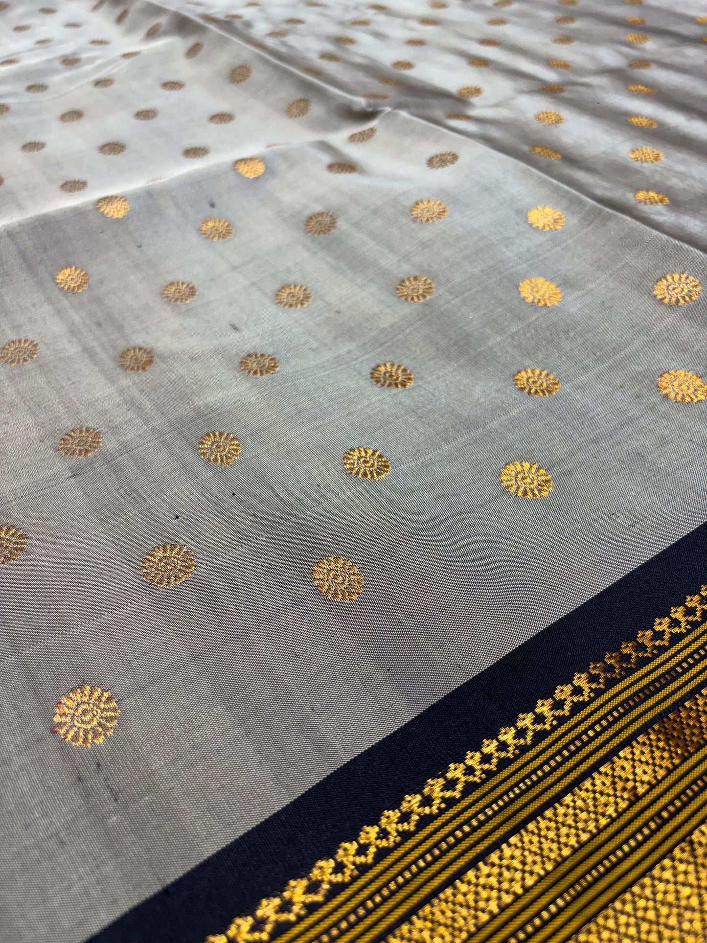 Kalanjali Paithani