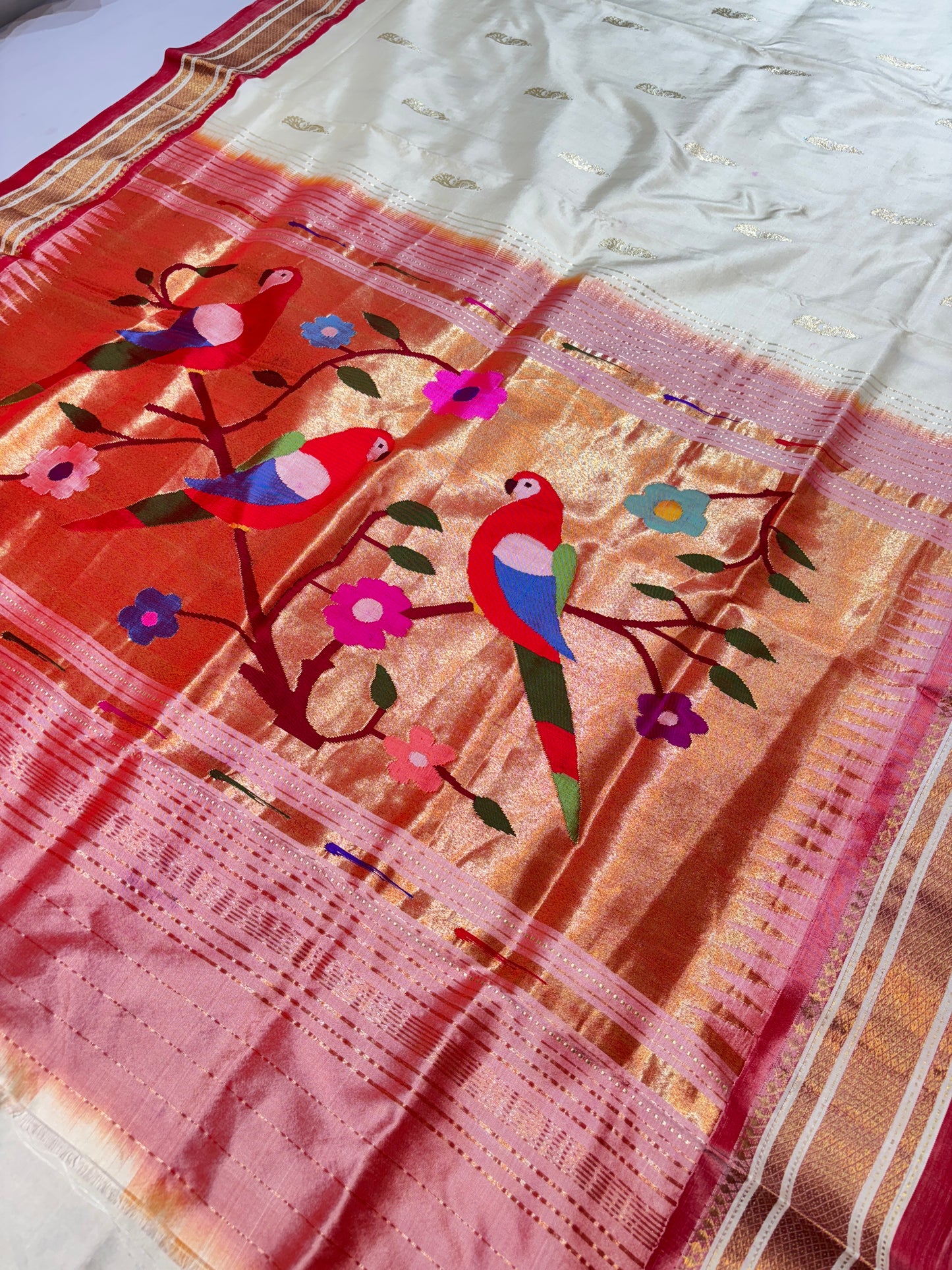 Hastakala Paithani